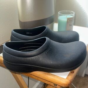 CROCS Unisex Black Slip-On Work Shoes Men’s 8/Women’s10